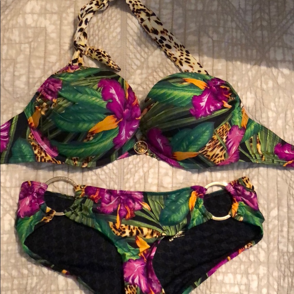 VS bombshell bikini 34d top small bottom